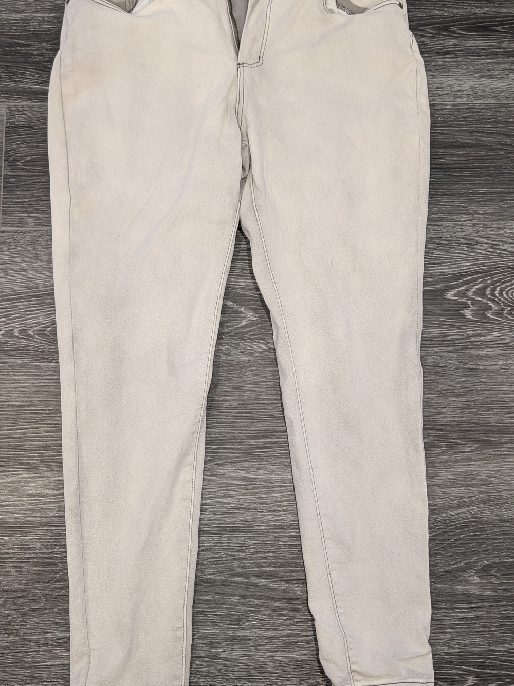 Hybrid & Company Women's Cropped Ankle Jeans in Light Gray